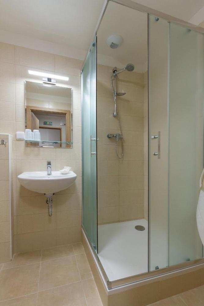 Hotel Ungar Свитави Экстерьер фото
