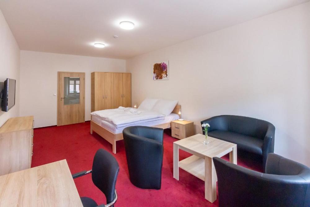 Hotel Ungar Свитави Экстерьер фото